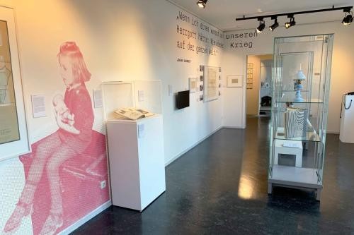 Blick in die Ausstellung „Angekommen“ im Stadtmuseum im Gelben Haus, Esslingen am Neckar