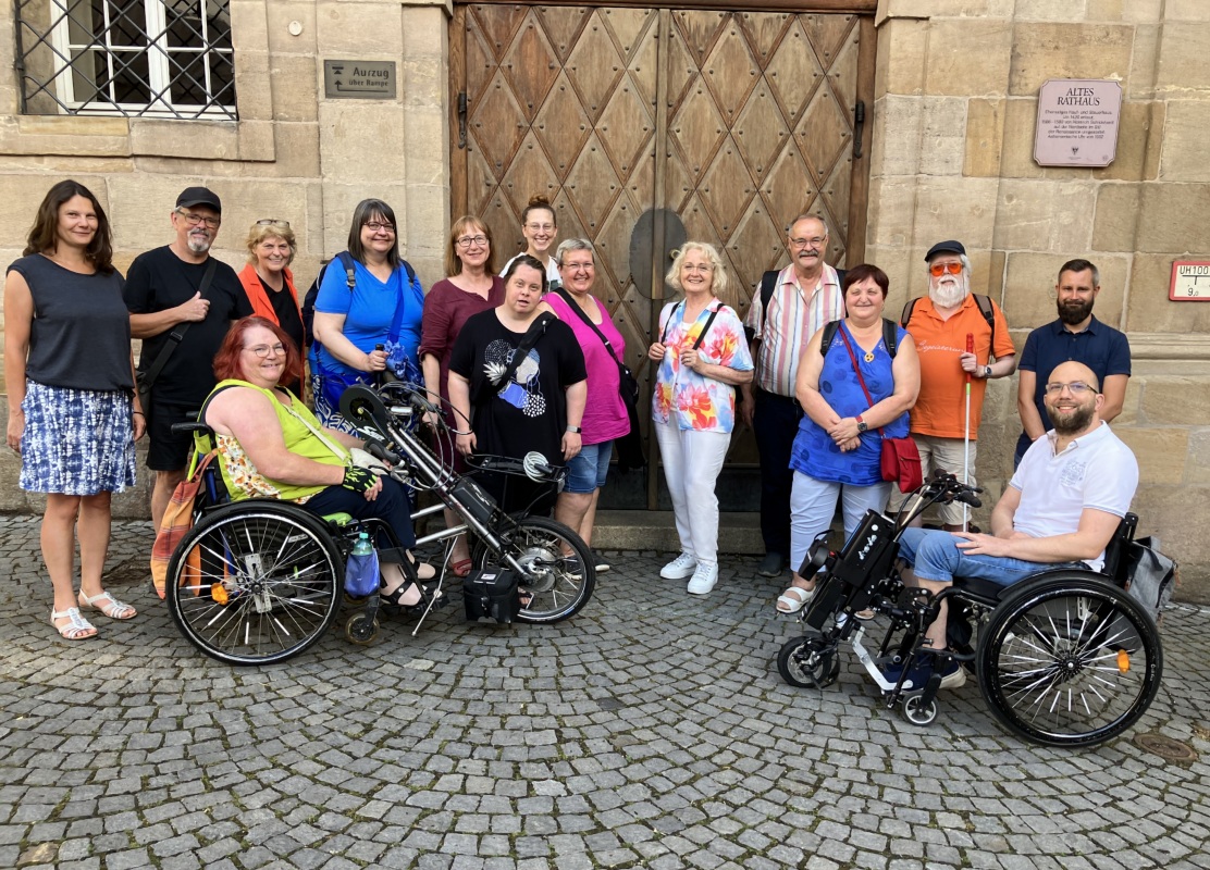 Mitglieder Inklusionsbeirat Foto von den Mitgliedern des Inklusionsbeirats vor dem Alten Rathaus