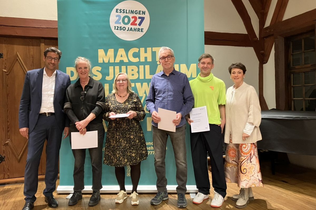 Gruppe 5: Podcast/Printprodukt/Urban Sketching/Fotografien