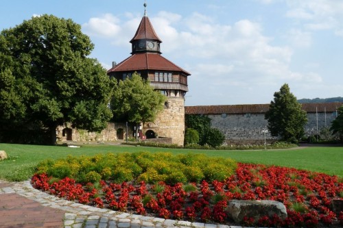 Grünanlage Esslinger Burg, Blick auf den Dicken Turm