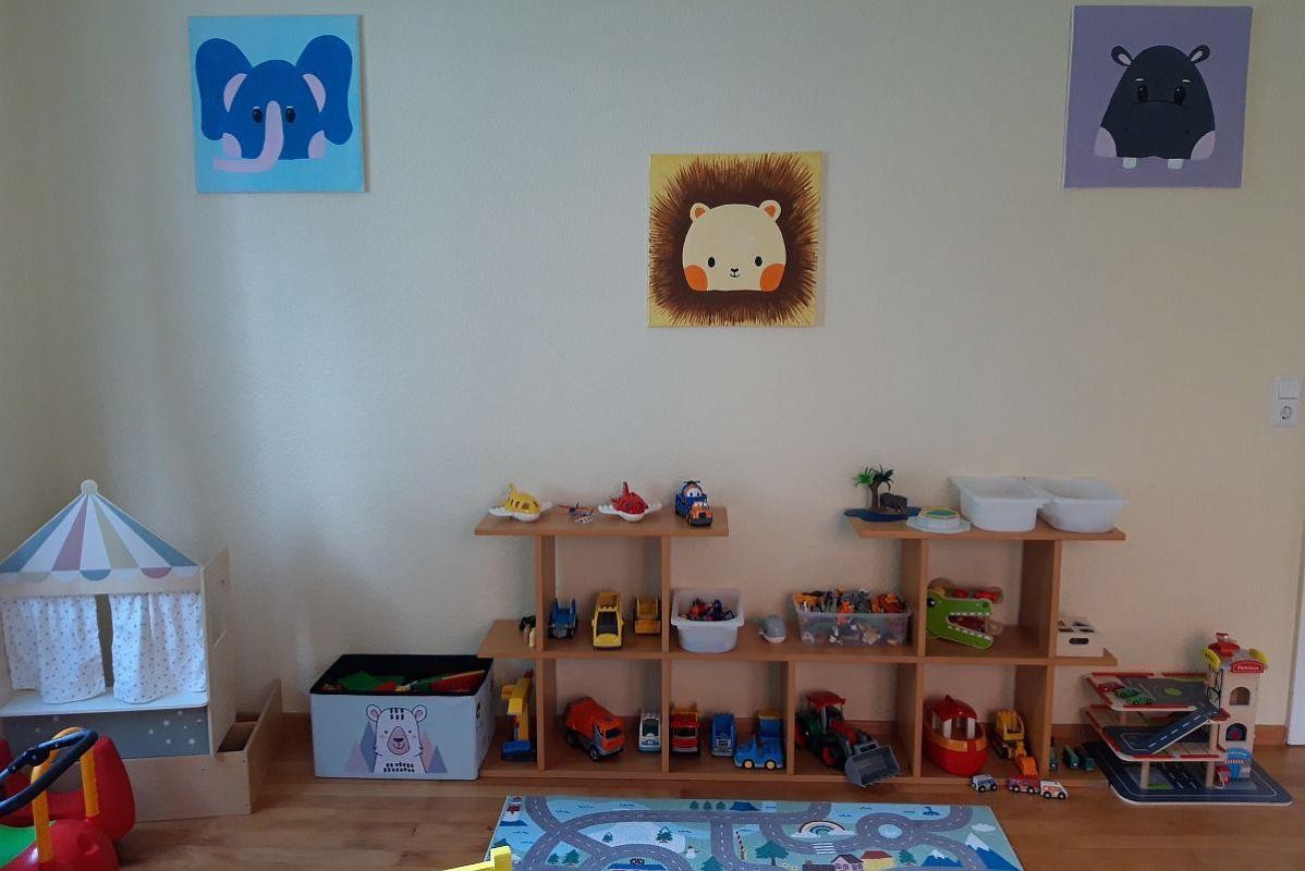 Gruppenraum mit Spielsachen der Kindertagespflege Weinbergschneggle Gruppenraum mit Spielsachen der Kindertagespflege Weinbergschneggle