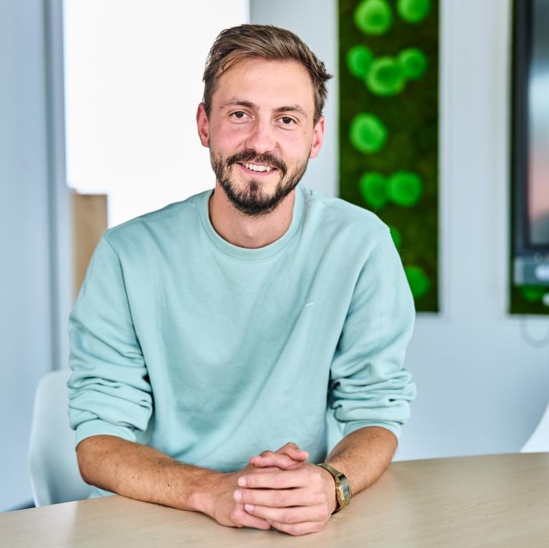 Portrait von Simon Kortus, Gewerbegebietsmanager im Amt für Wirtschaft 