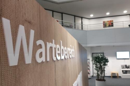 Zu sehen ist der Wartebereich im Bürgeramt Esslingen