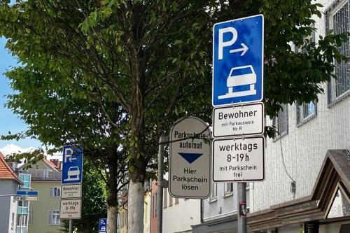 Schild mit Hinweis auf das Bewohnerparken