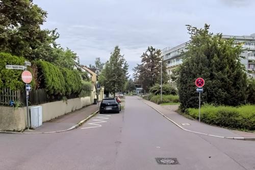 Hölderlinweg ab der Kreuzung zum Rolf-Nesch-Weg