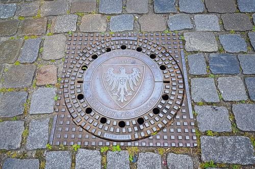 Kanaldeckel mit Esslinger Wappen