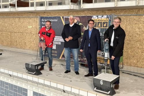 EBM Ingo Rust, Markus Grübel, Dr. Sebastian Schäfer und Jörg Zou läuten den Sanierungsstart ein
