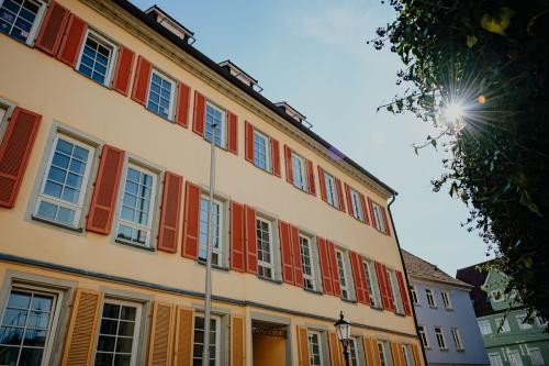 Das Musikschulgebäude im Sonnenschein