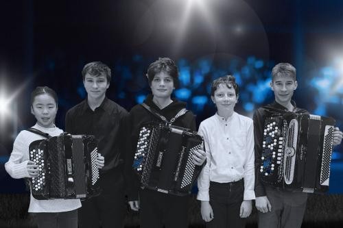 Schüler von Ulrich Schlumberger mit Akkordeon