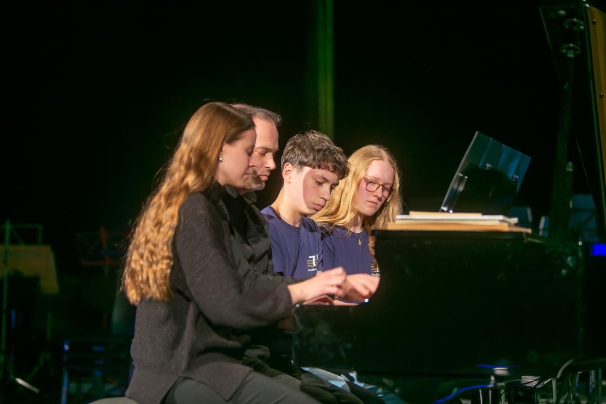 Klavier zu acht Händen