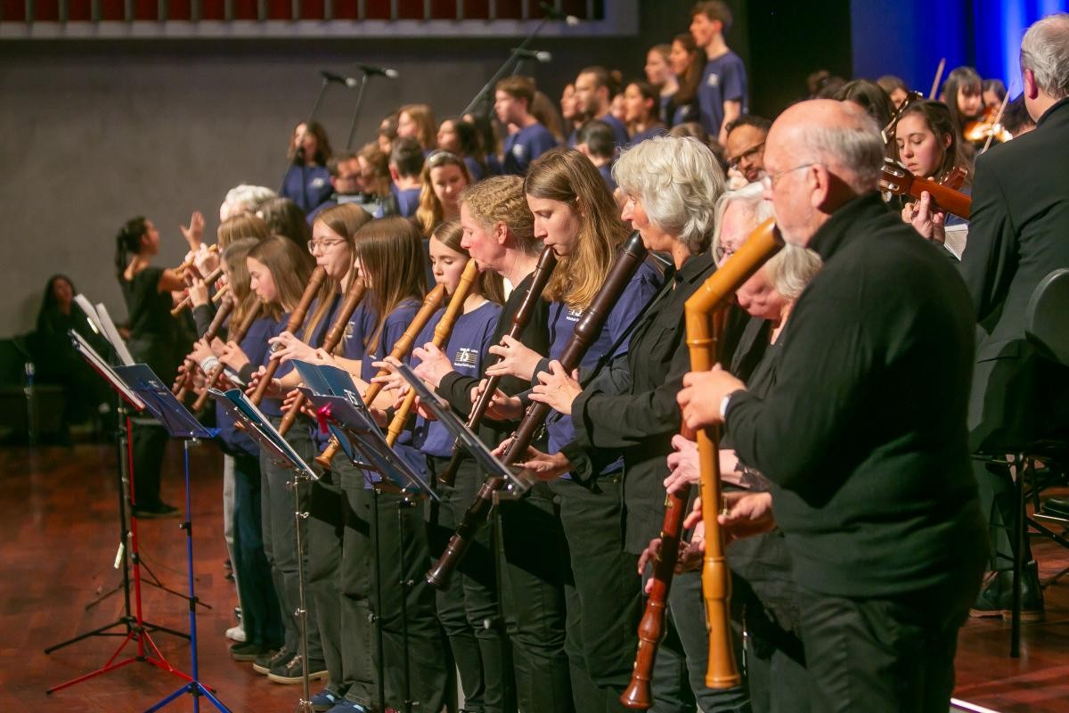 Ein Blockflötenensemble musiziert