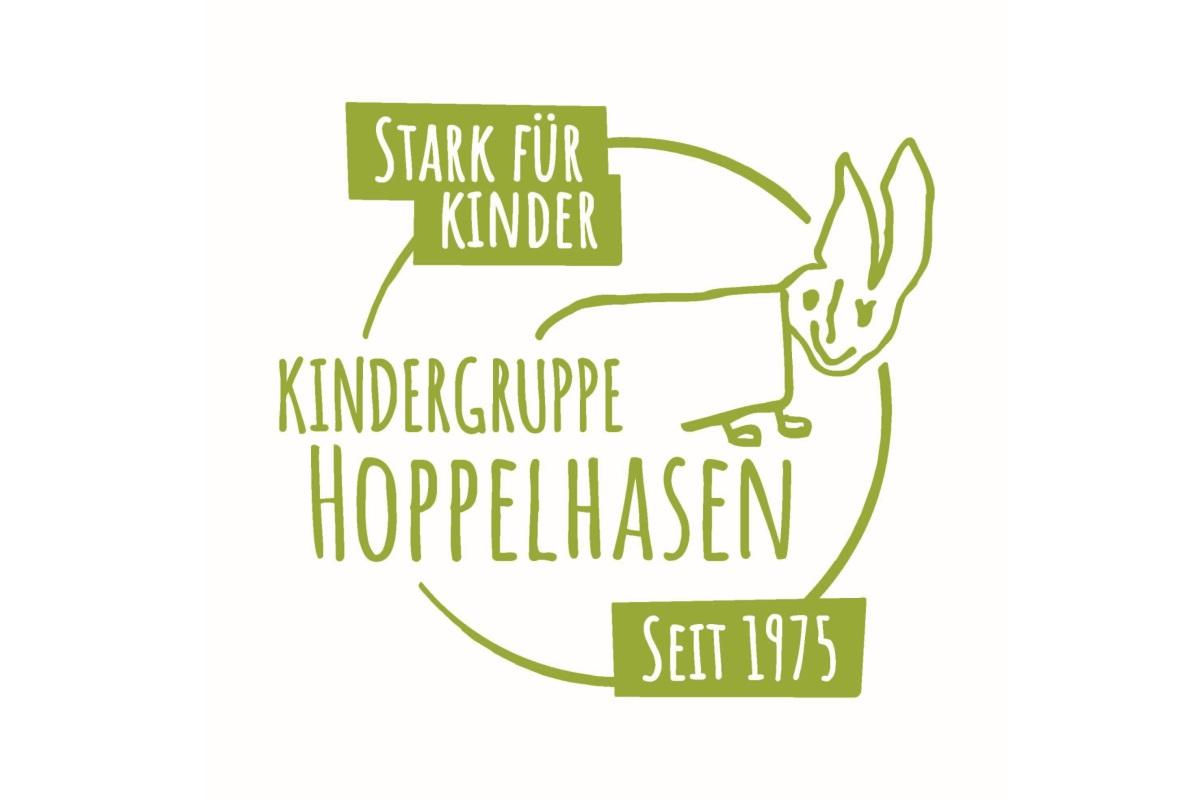 Logo Kindergruppe Hoppelhasen Text mit kindlicher Zeichnung eines Hasen