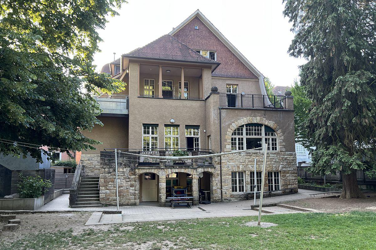 Das Gebäude der städtischen Kita Merkelstraße