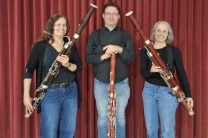 Die Spieler:innen des Fagottensembles mit ihren Instrumenten Die Spieler:innen des Fagottensembles mit ihren Instrumenten