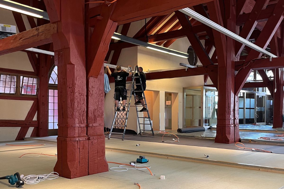 Der Umbau in der Schickhardthalle beginnt