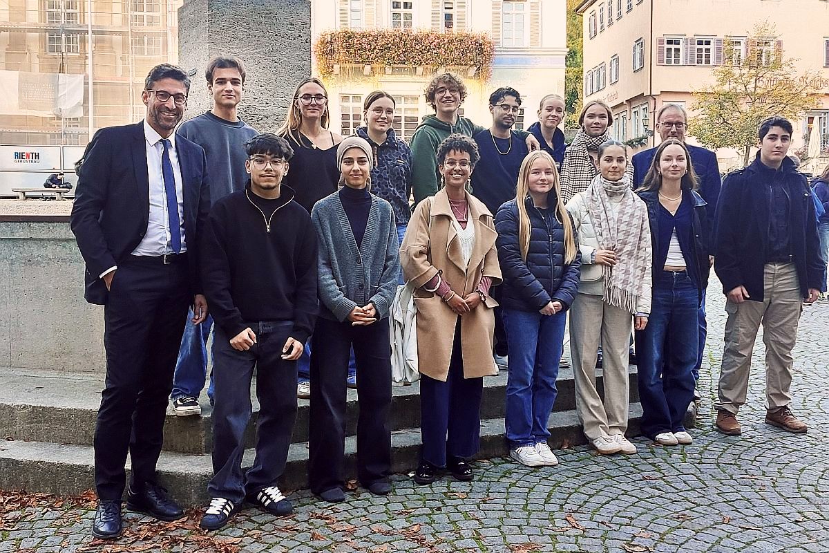 Gruppenbild Gruppenbild des aktuellen JGR mit OB Matthias Klopfer