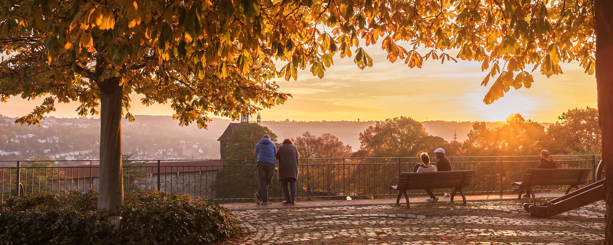Herbstlicher Sonnenuntergang auf der Esslinger Hochwacht.