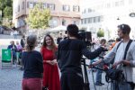 Ein Filmteam macht Aufnahmen von der künstlerischen Leiterin Ekaterina Porizko.