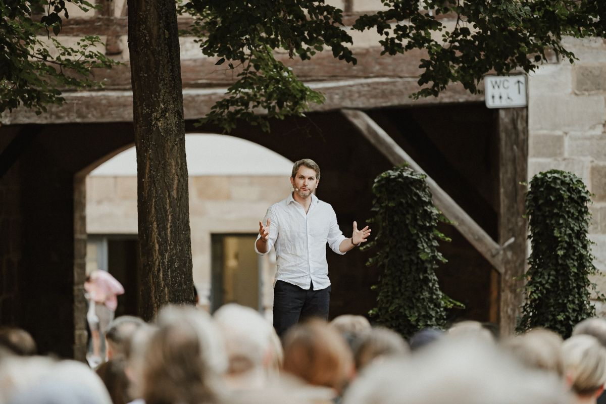 Bahnhofstraße Festredner Andreas Huber, Geschäftsführer der Deutschen Gesellschaft Club of Rome