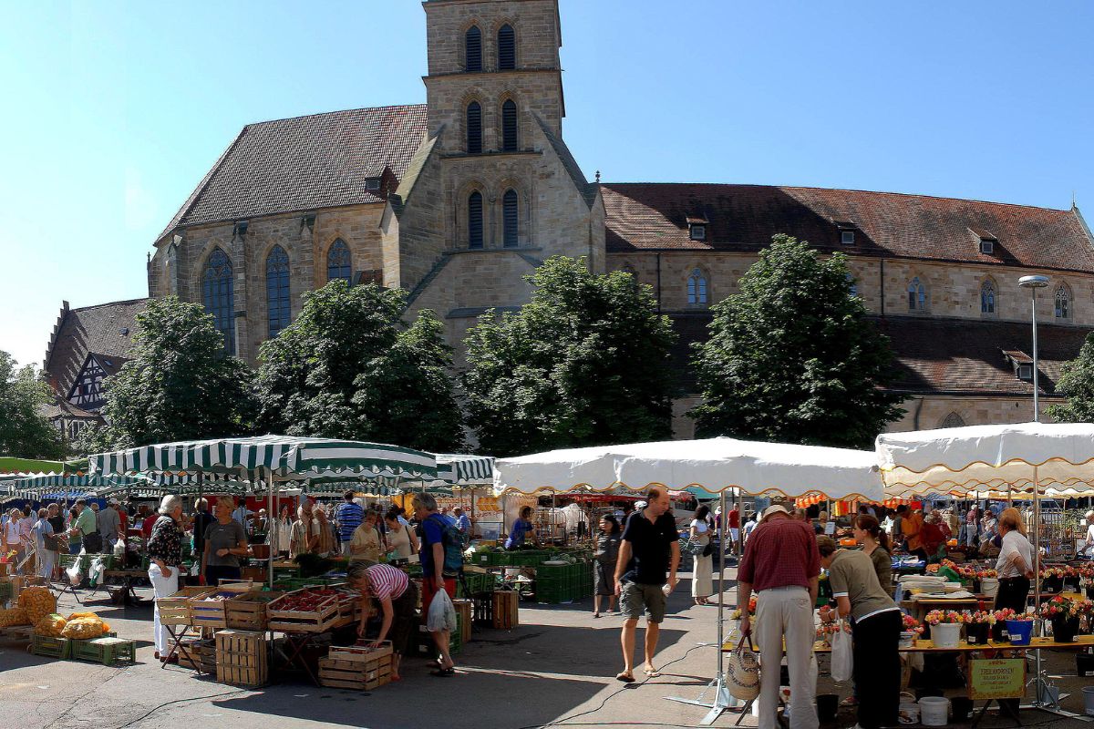 Wochenmarkt Wochenmarkt auf dem Marktplatz