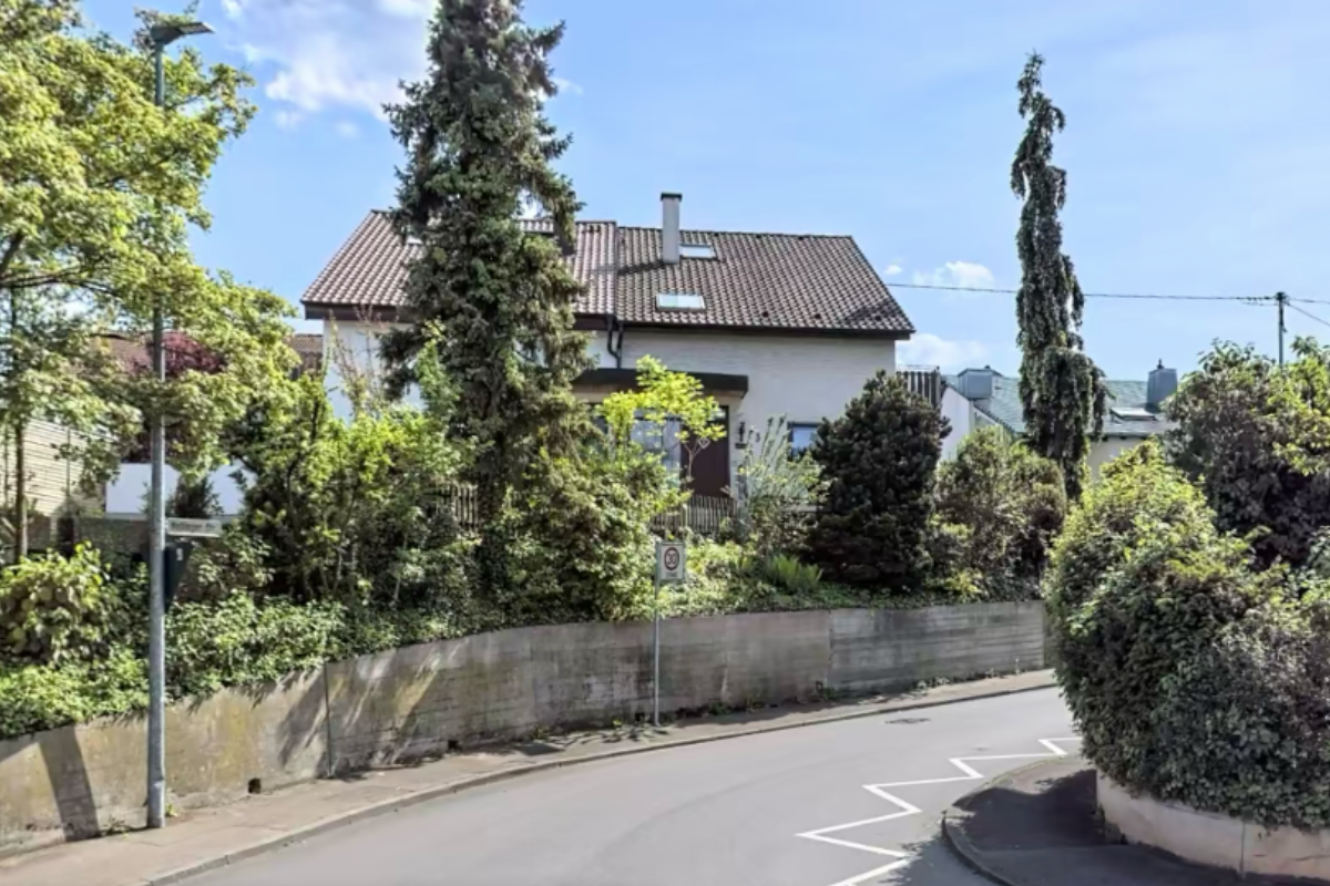 Straßenbeleuchtung in der Nellinger Straße Straßenbeleuchtung in der Nellinger Straße