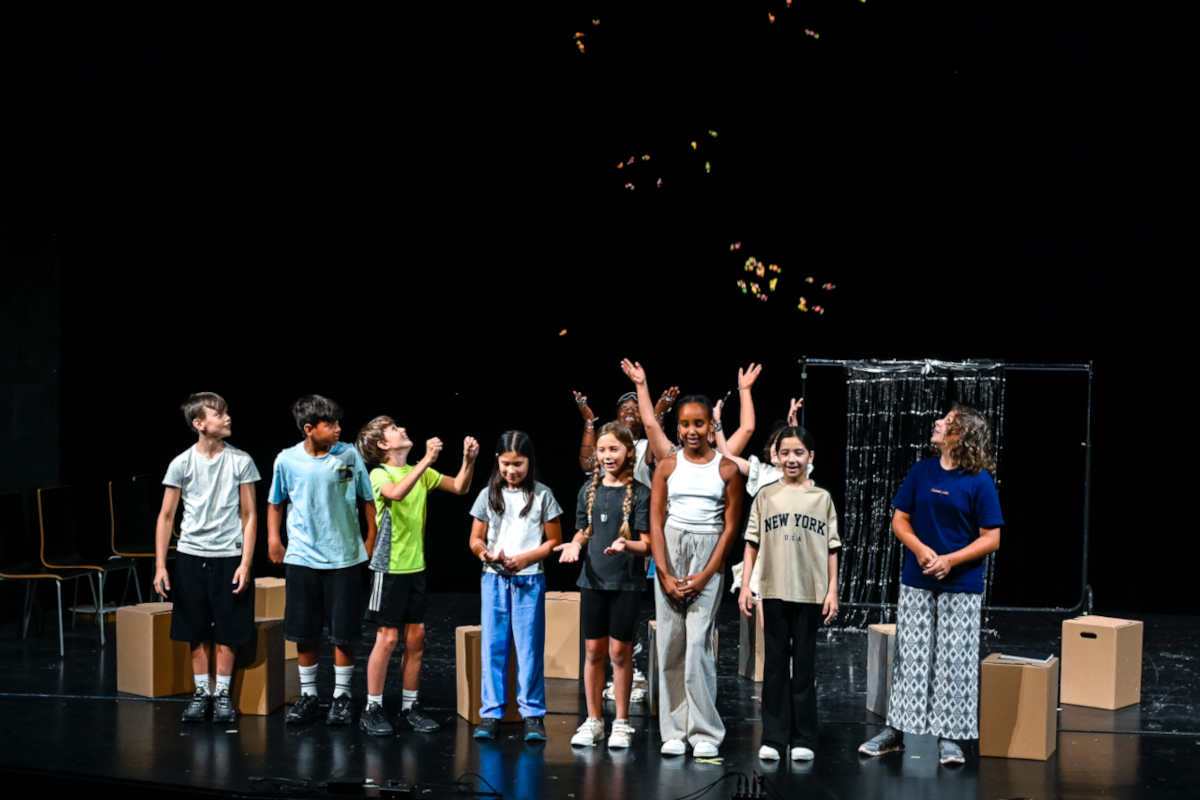 Theatertag Theatertag Grundschule Zell mit ihrer Bonbonwurfmaschine