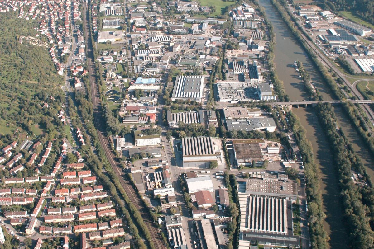 Gewerbeflächen am Standort Neue Neckarwiesen und Sirnau Luftbild der Gewerbeflächen am Standort Neue Neckarwiesen und Sirnau