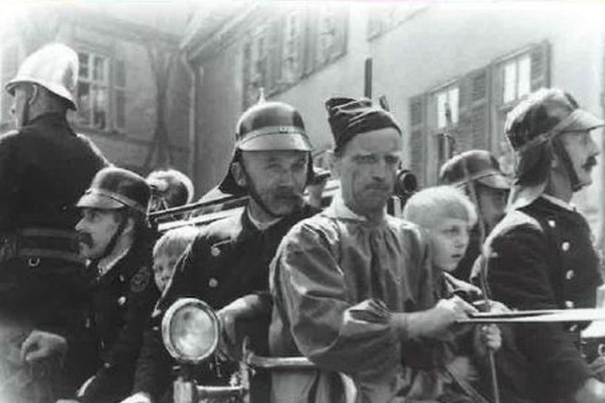 Festumzug zum 100-jährigen Bestehen ©Feuerwehr Esslingen a.N. Das Jubiläum zum 100-jährigen Bestehen