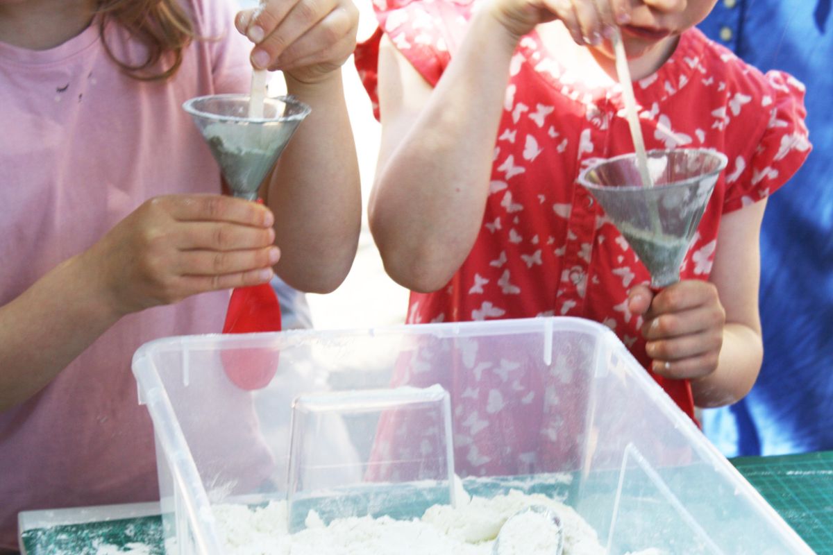Eröffnung, Kinder bei Mitmachaktion