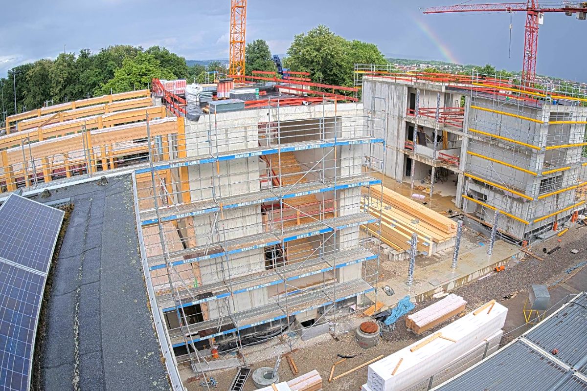 Neubau der Zollberg-Realschule Bau der Holzkonstruktion an der Zollberg-Realschule