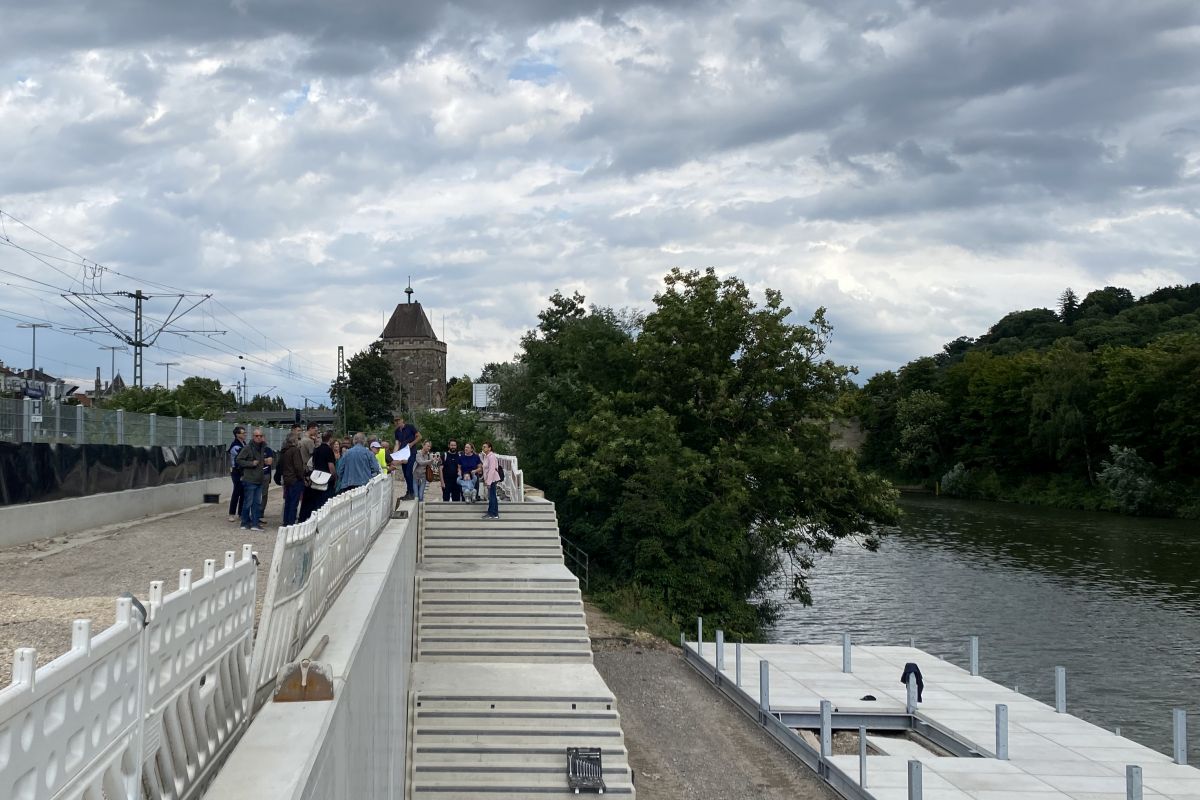Ausgang Bahnhofsunterführung andere Richtung Blick auf die Treppe
