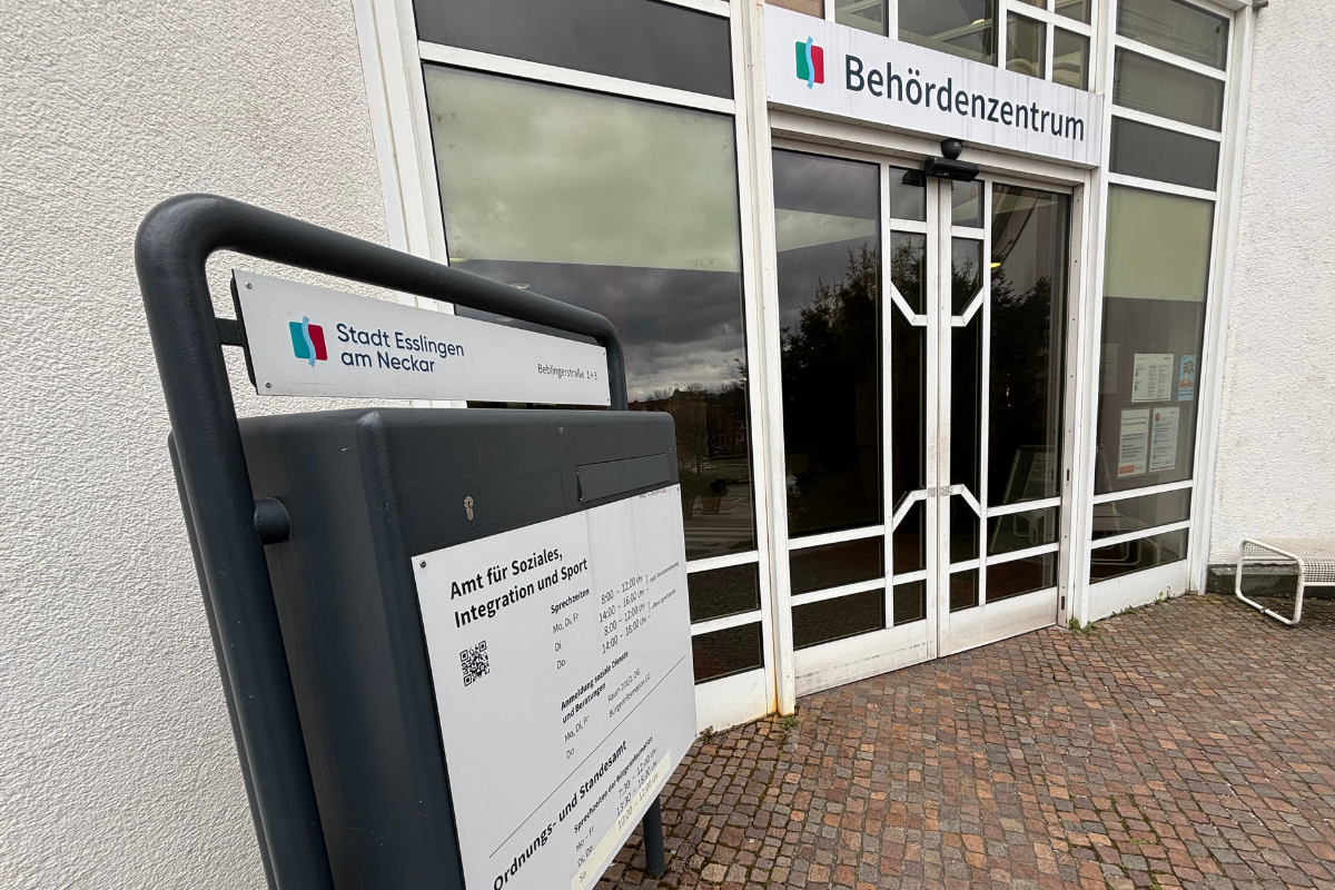 Eingang vom Behördenzentrum 
