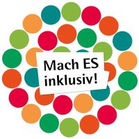 Key Visual "Mach ES inklusiv" Bunte Punkte umrahmen den Schriftzug "Mach ES inklusiv"