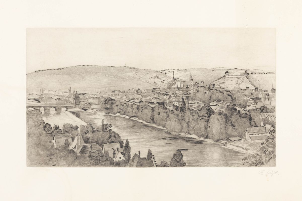 Stadtansicht von Esslingen mit Neckar und Pliensaubrücke, dahinter die Innenstadt. im Hintergrund Hügel.