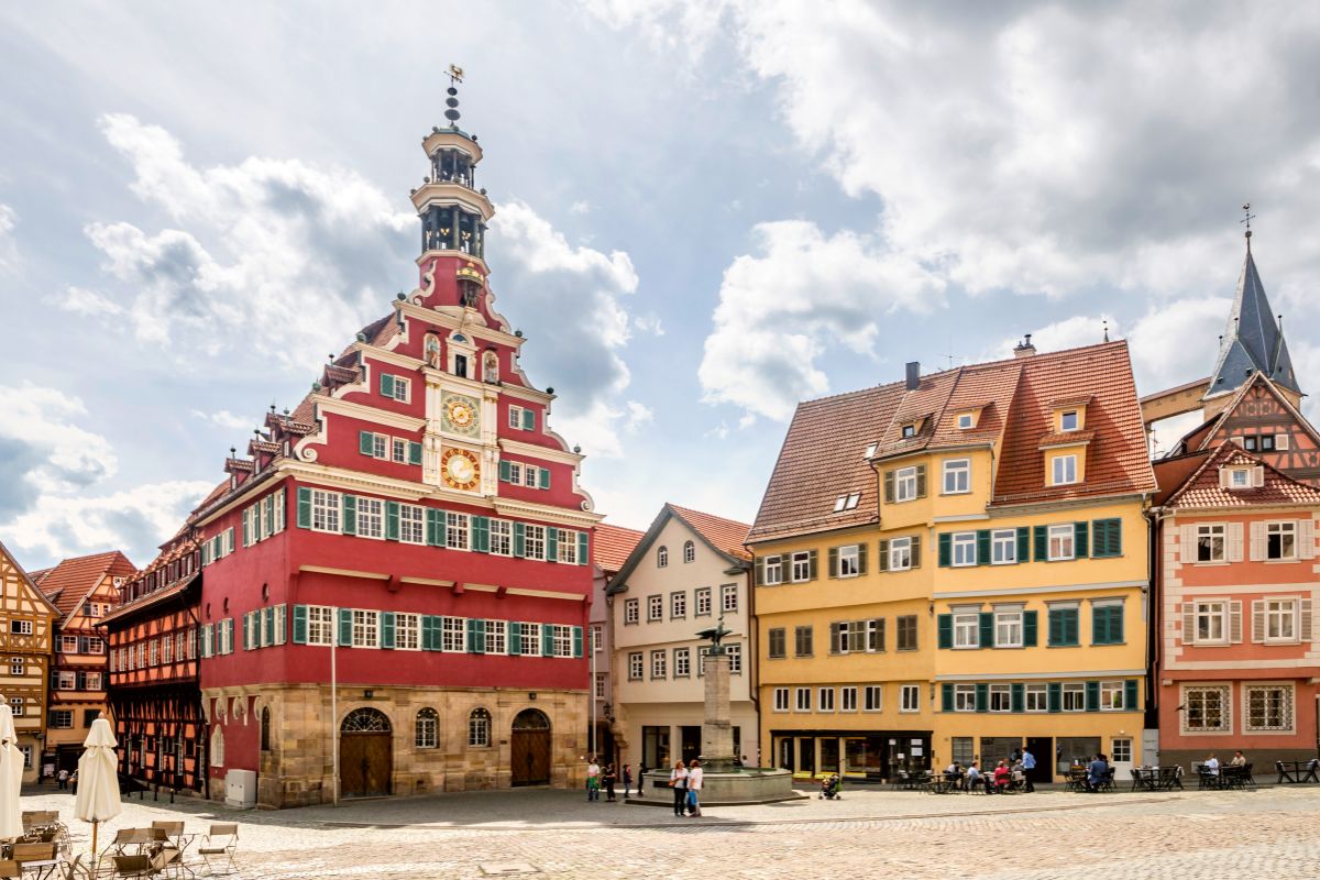Blick über den Rathausplatz zum Alten Rathaus
