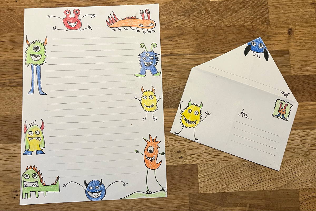 Mittwochsbasteln Juni 2026 Briefpapier mit Monstern Briefpapier und Briefumschlag, am Rand mit selbst gemalten lustigen Monstern verziert.