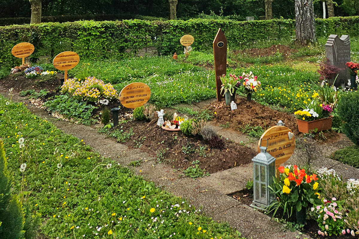 Gräber auf dem Friedhof.