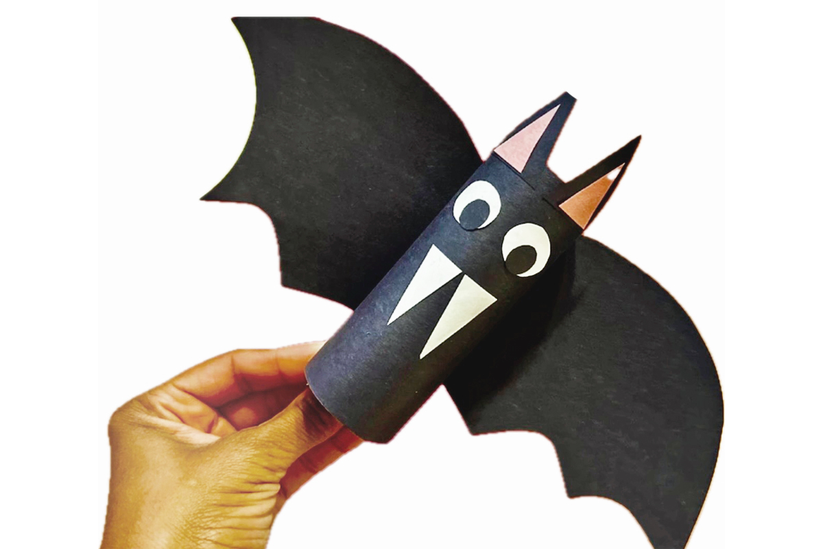 Herbstferien 27 Okt 2026 Fledermaus Aus schwarzem Karton gebastelte Fledermaus