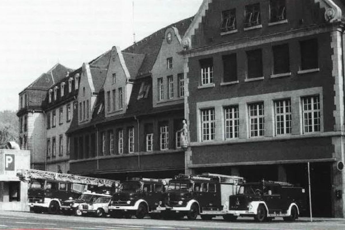 Feuerwehrfahrzeuge vor der Feuerwache Adlerstraße 1970 ©Feuerwehr Esslingen a.N. Ein neues Löschgruppenfahrzeug – zäher Kampf um Ersatz