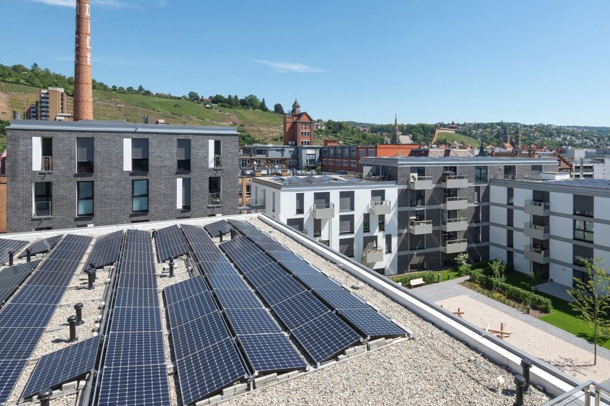 Neue Weststadt Blick über die Neue Weststadt: Solaranlagen auf dem Dach.