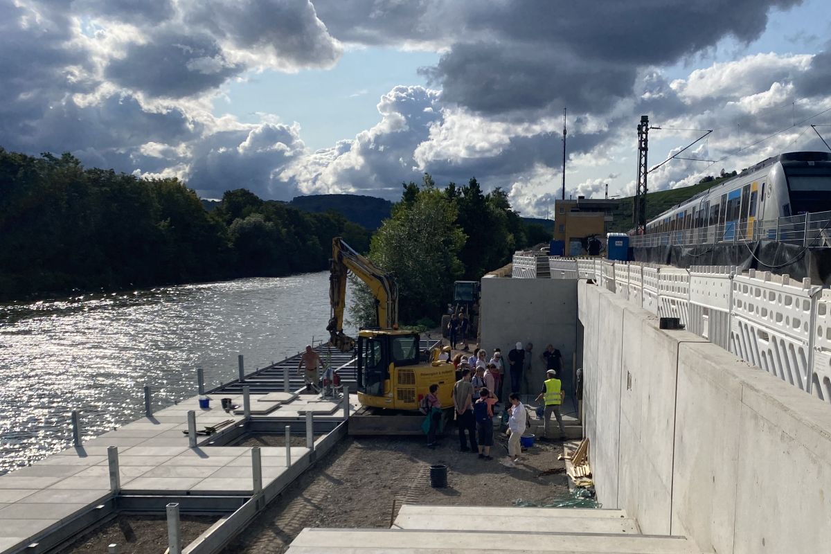 Ausgang Bahnhofsunterführung Blick auf den Stadtbalkon