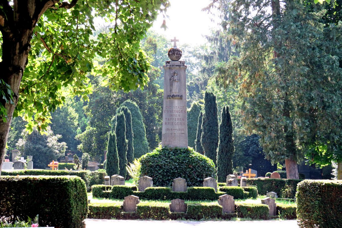 Kriegsgräberdenkmal Blick auf Kriegsgräberdenkmal