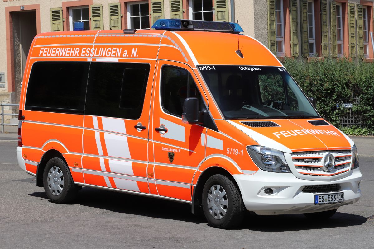 Mannschaftstransportwagen ©Feuerwehr Esslingen a.N. Feuerwehrfahrzeug