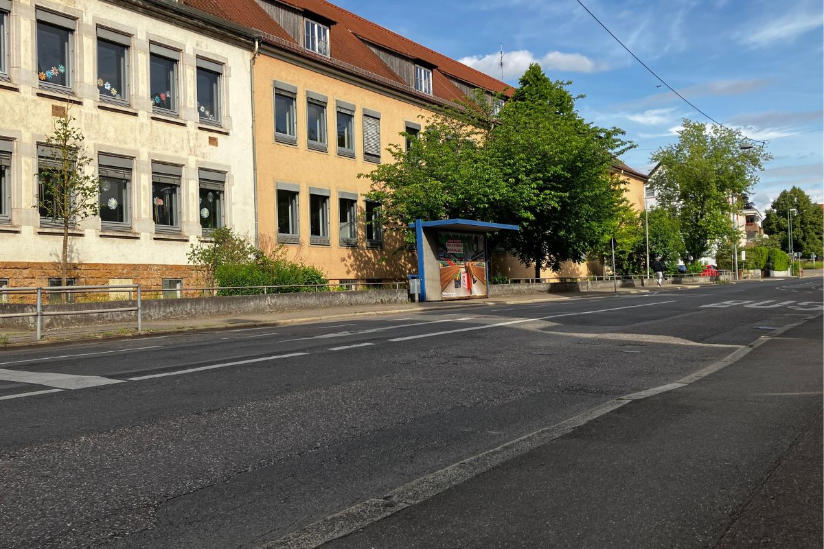 Hindenburgstraße vor der Herderschule Hindenburgstraße vor der Herderschule