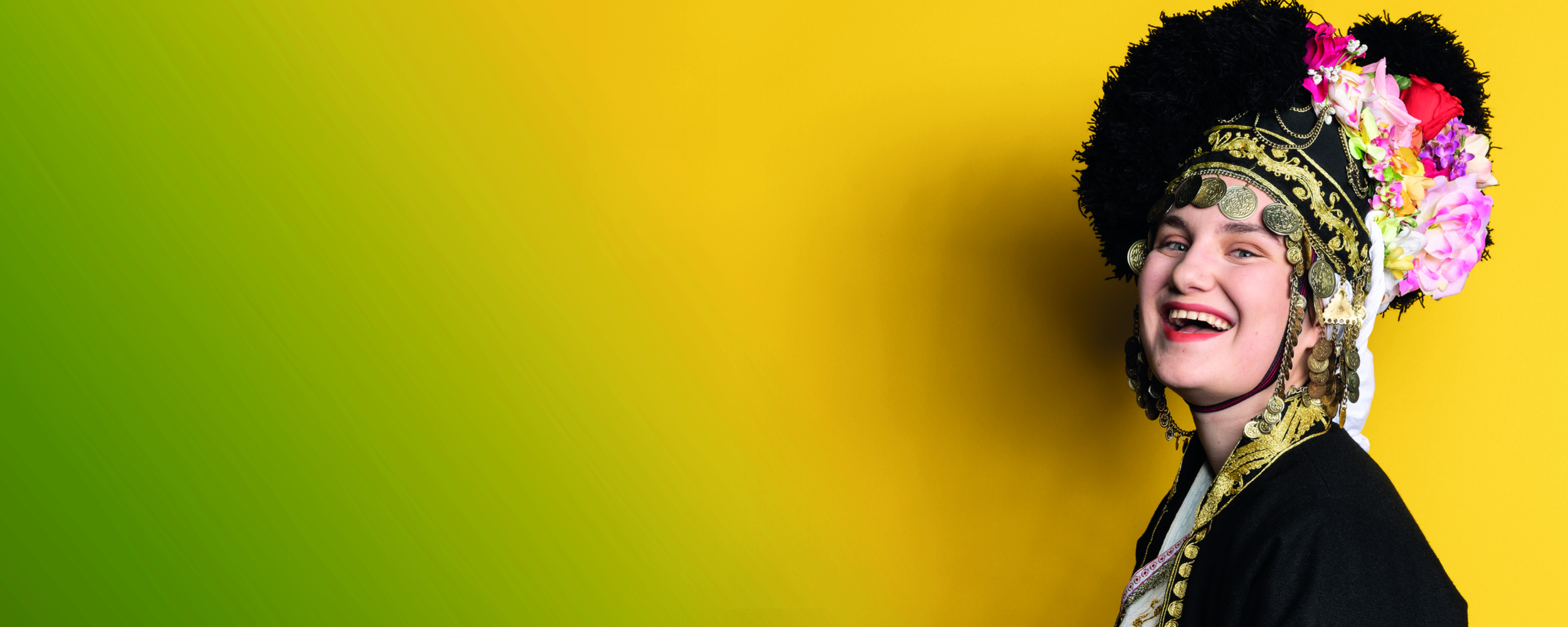 Schwörfest Esslingen, Maria © bzweic Junge Frau in griechischer Tracht mit opulentem Kopfschmuck