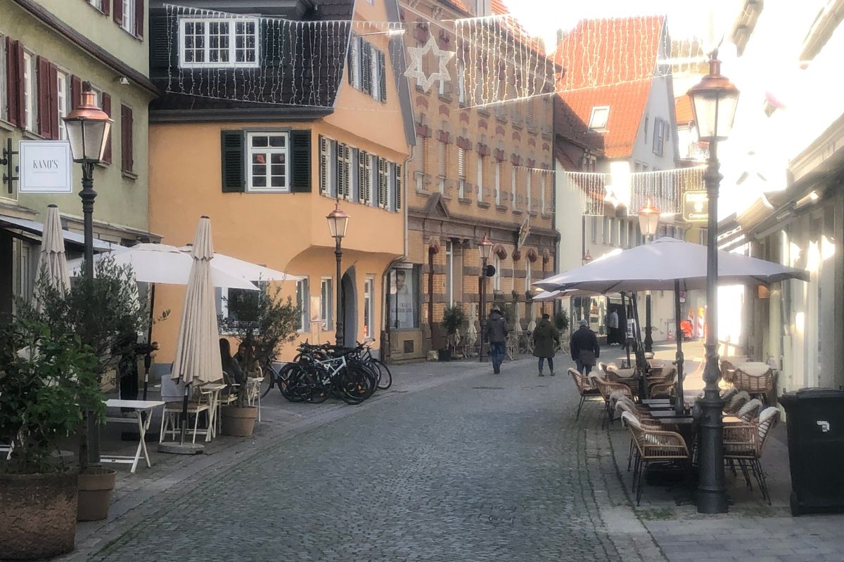 Neue Straßenleuchten Links und rechts stehen neue Straßenleuchten am Unteren Metzgerbach