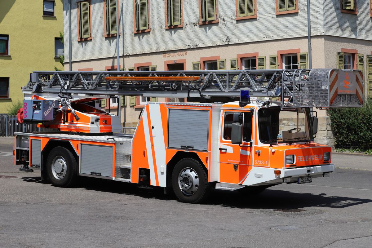 Drehleiter mit Korb ©Feuerwehr Esslingen a.N. Feuerwehrfahrzeug