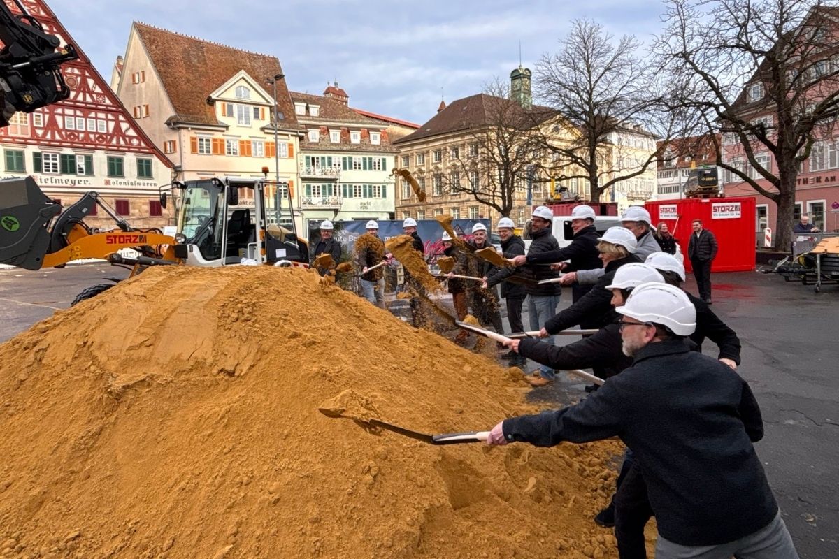Spatenstich auf dem Marktplatz
