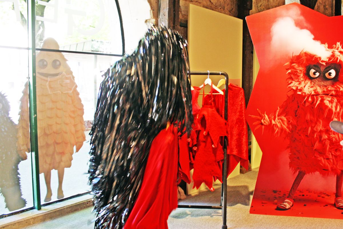 Eröffnung, gruselige Gestalten