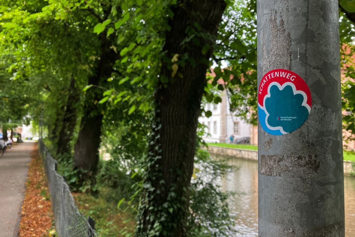 Markierung des Esslinger Schattenwegs in der Maille